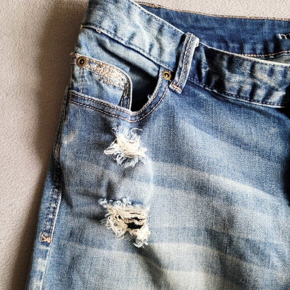 Maurices Jeans Womens Size 7/8 Light Blue Distressed Ripped Ankle Jeans Raw Hems - Picture 4 of 9